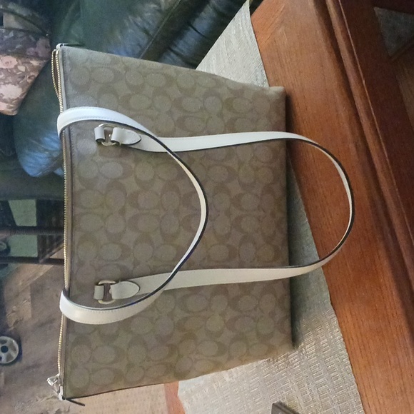 Coach tote and wallet immaculate set !! 💕 - Picture 5 of 8